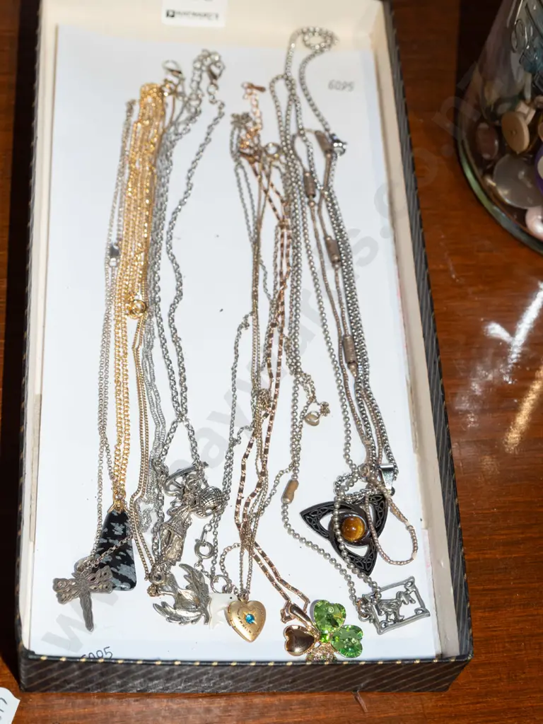 box of costume jewellery Image 1++