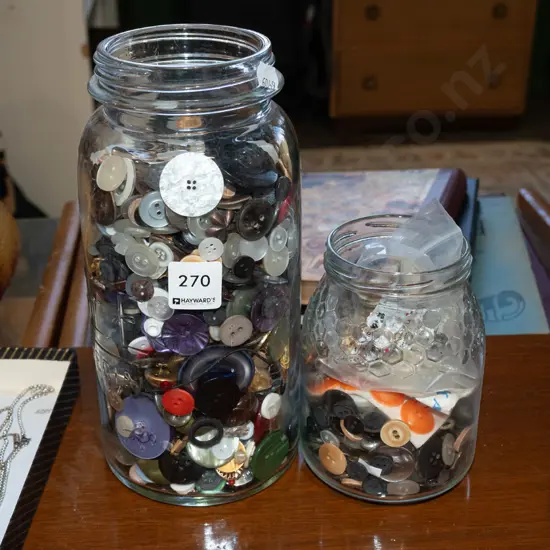 2x jars of buttons H245