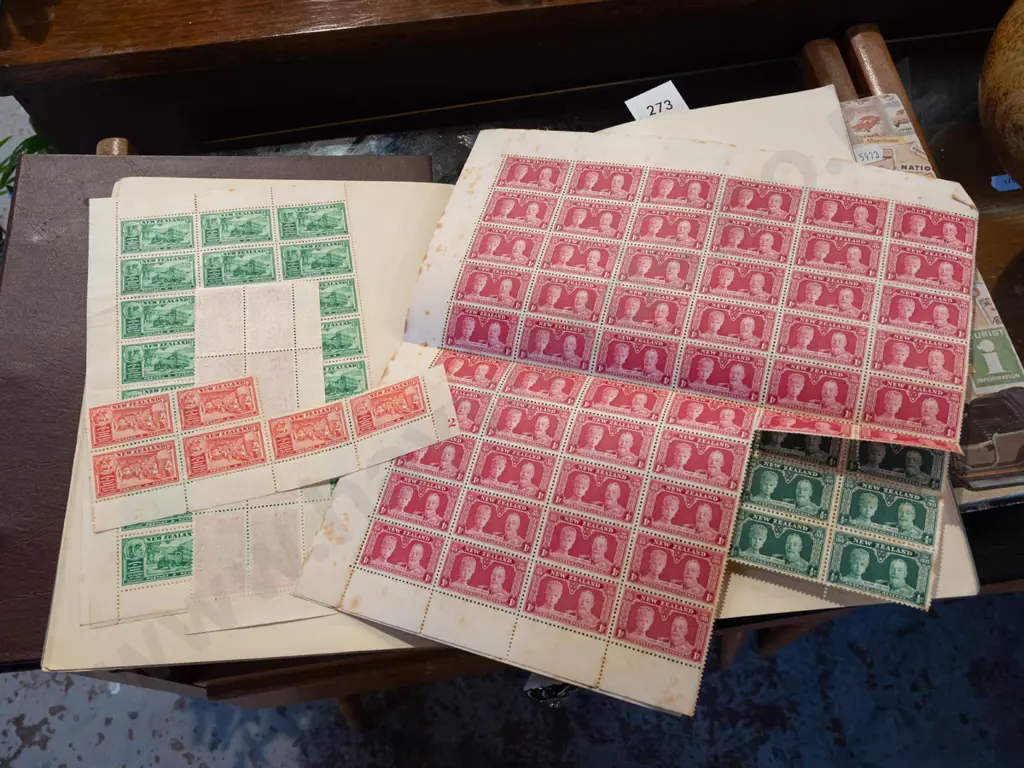 5x stamp albums Image 1++