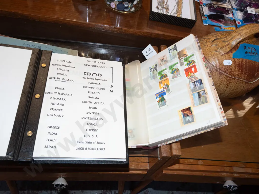 5x stamp albums Image 1++
