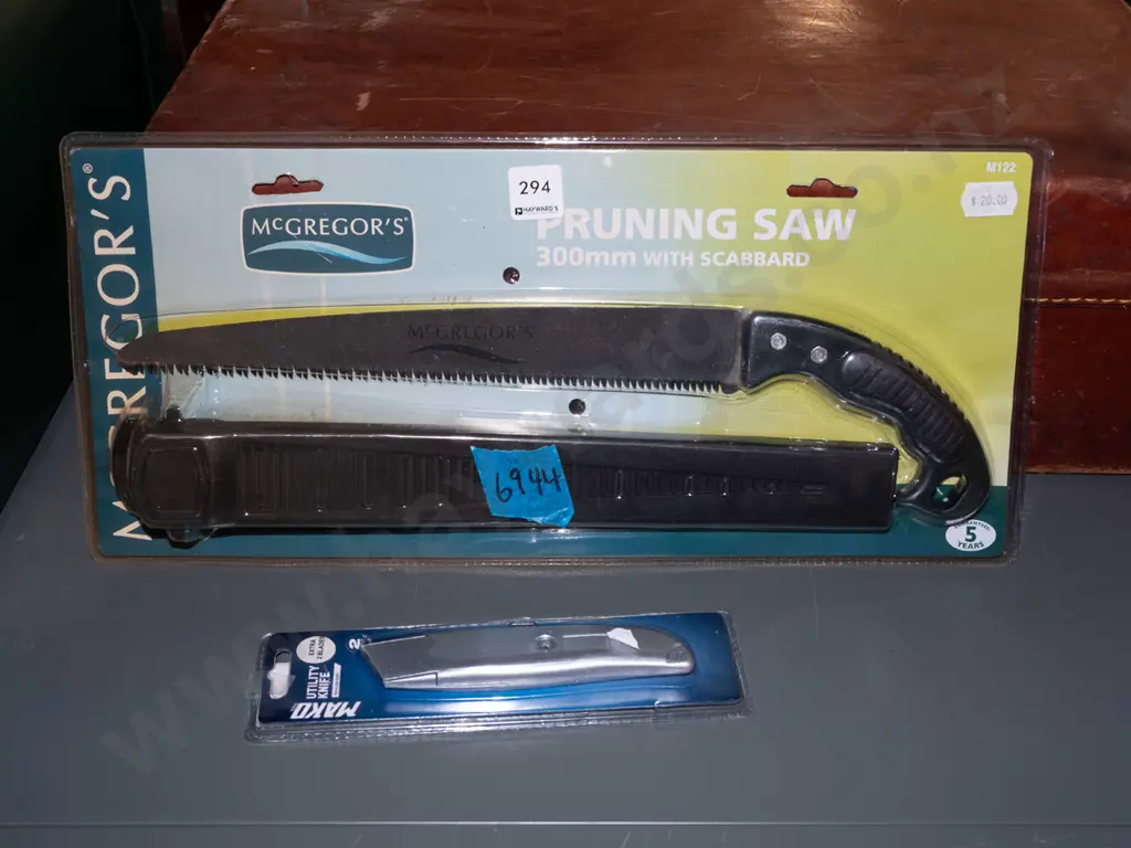 as new pruning saw with holster and craft knife Image 1++
