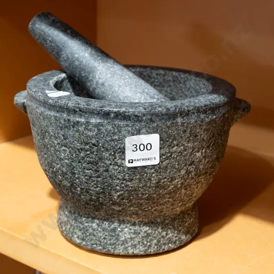 stoneware mortar and pestle H135