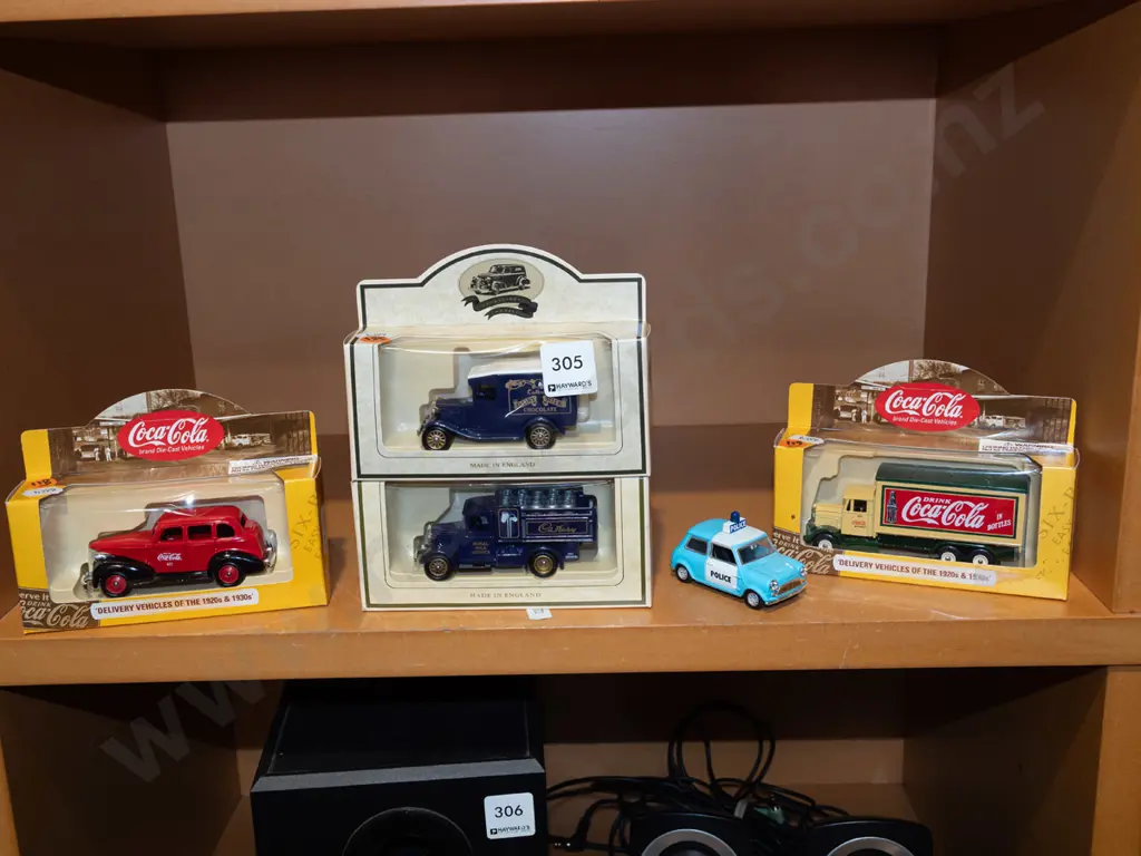 4x boxed toy vehicles, 1x unboxed vehicle Image 1++