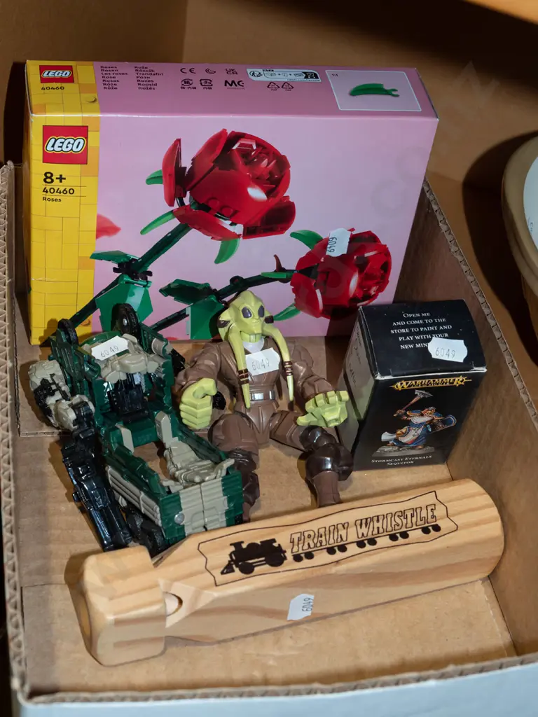 box; action figurines, train, whistle, Lego Red Rose set Image 1++