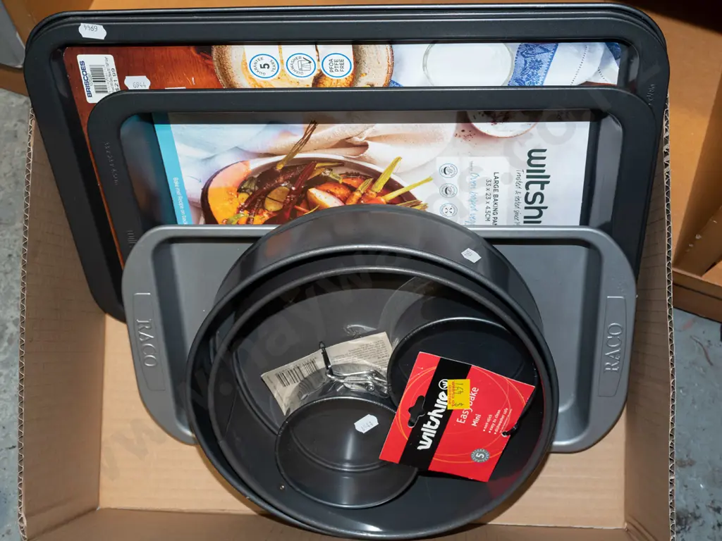 box of baking ware; cake tins etc Image 1++