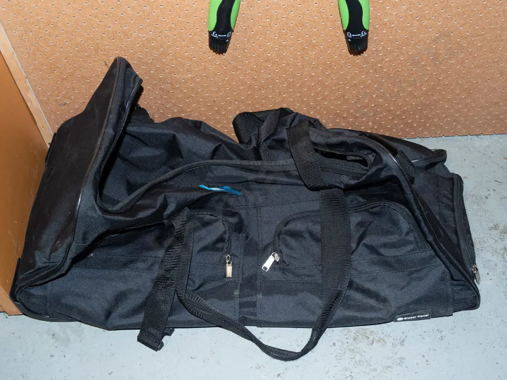 black sports bag/holdall Image 1++