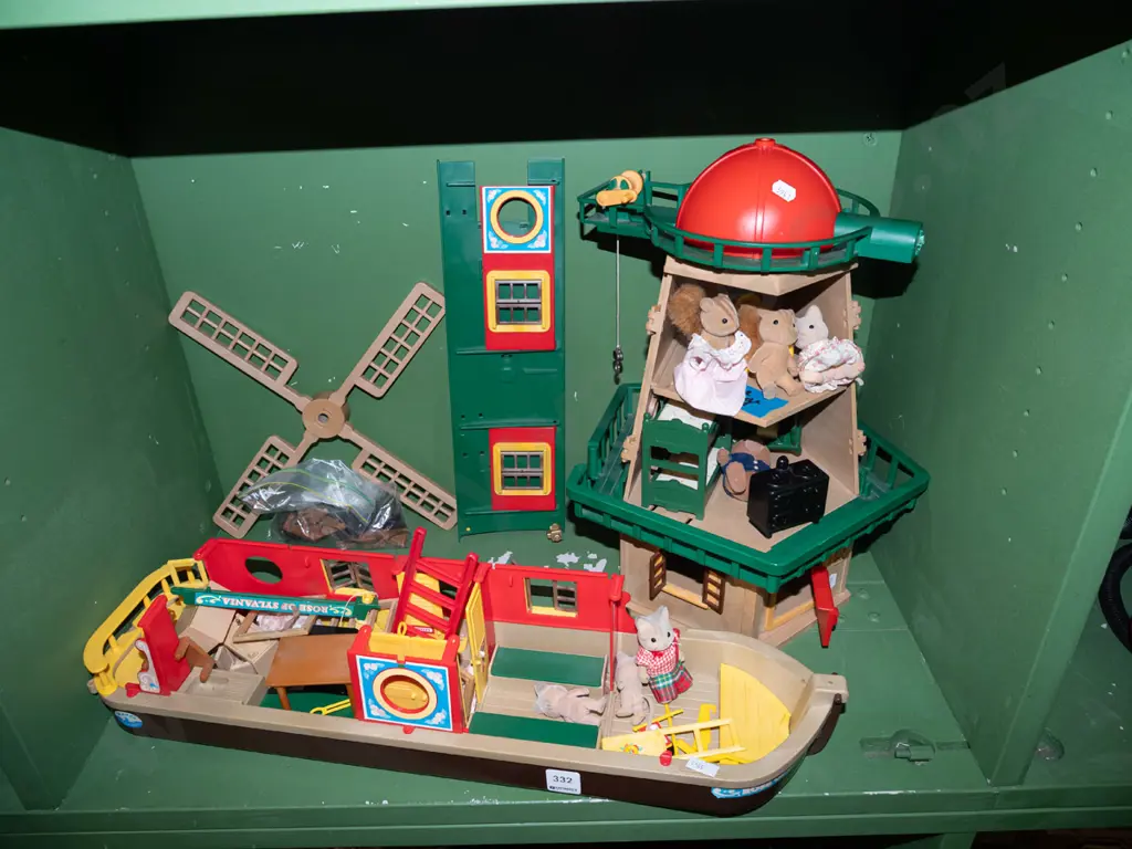 Sylvanian Families windmill and canal boat and accessories - some damage to windmill H440 Image 1++