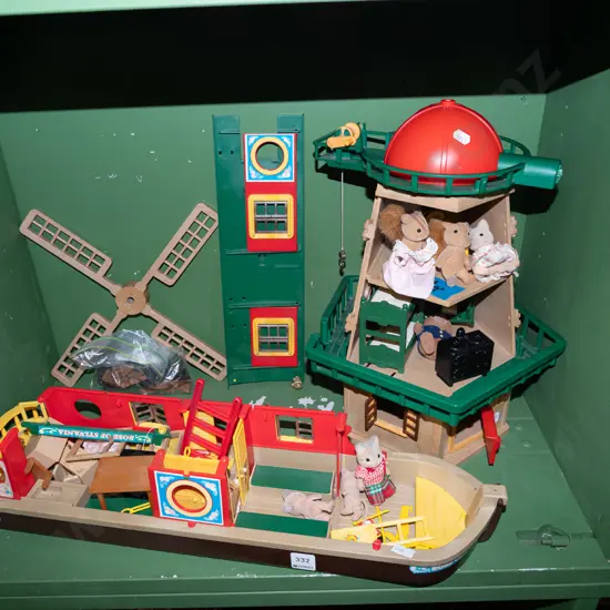 Sylvanian Families windmill and canal boat and accessories - some damage to windmill H440