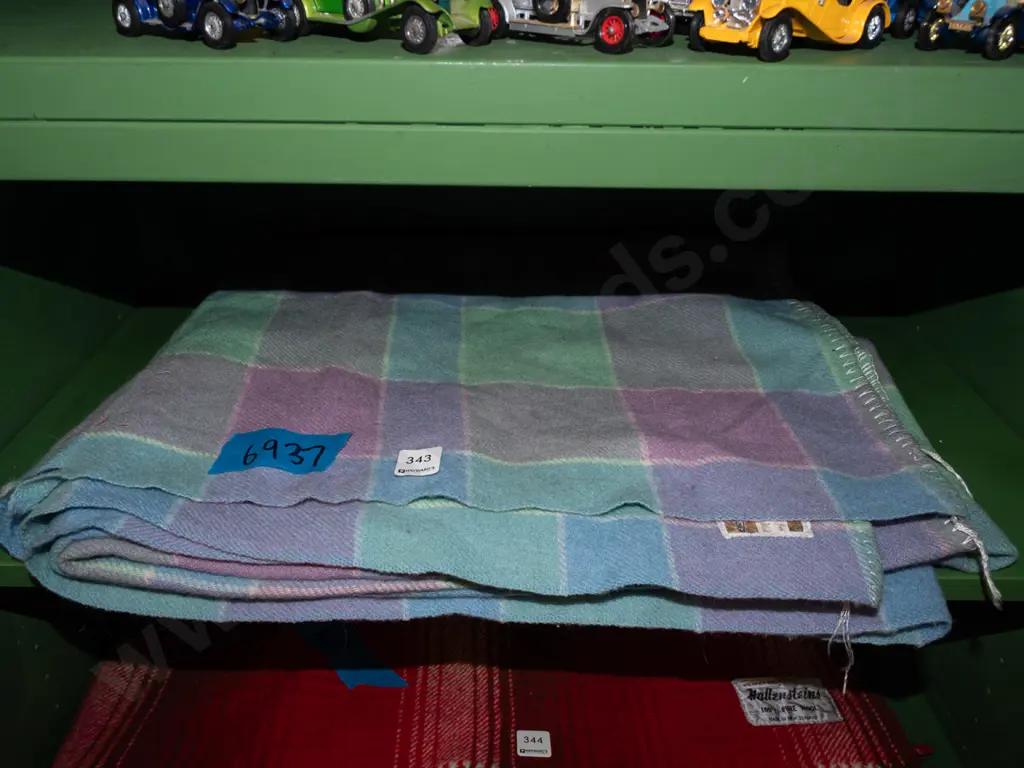 checked woollen blanket Image 1++