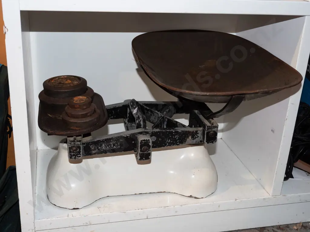 large vintage grocer's scales and weights  Diam490 Image 1++