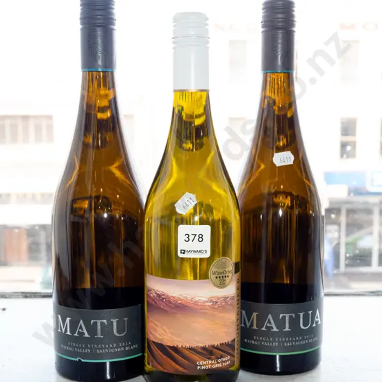 2x bottles of Matua sauvignon blanc 2016, Mt Tanner pinot gris 2022