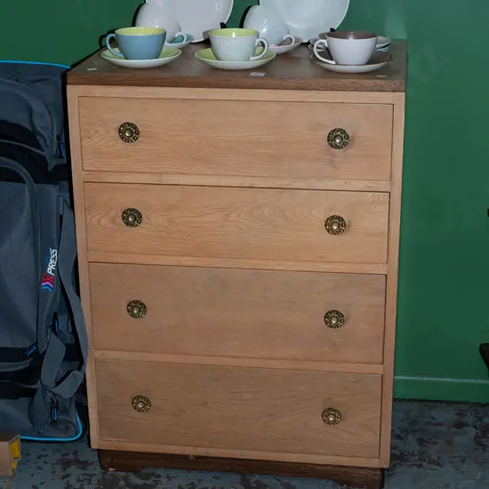 oak 4 drawer chest - varnish on top needs attention H825 W595 D385