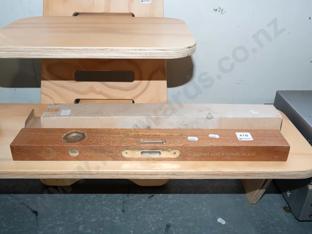 wooden spirit level and box Image 1++