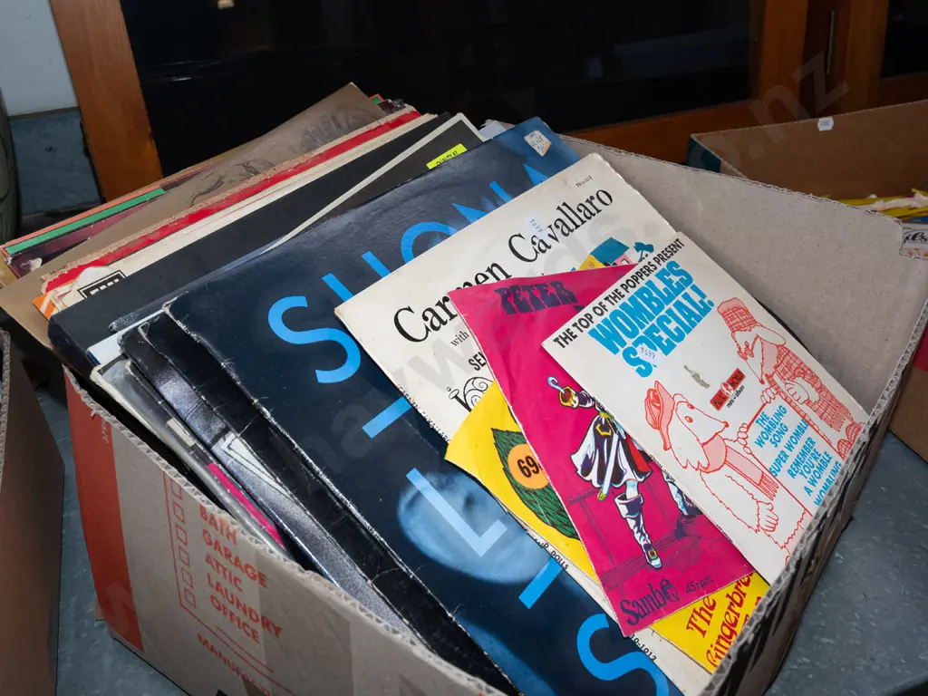box; LPs, 45s, 78s - ABBA etc Image 1++