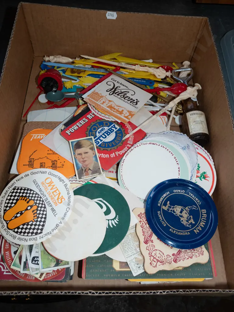 box; coasters, swivel sticks etc Image 1++