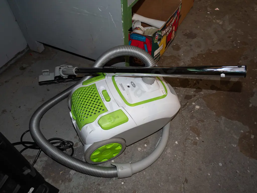 Zipp 2000W vacuum cleaner Image 1++