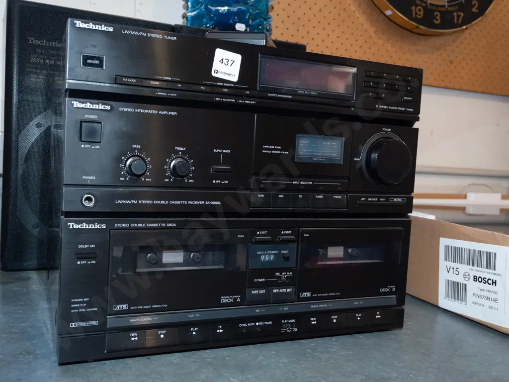 Technics stereo with 2 bookcase speakers, twin cassette, amp, tuner Image 1++