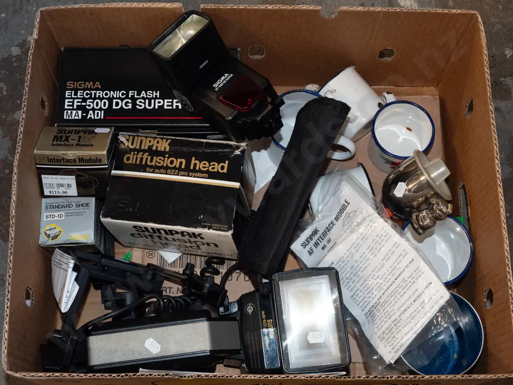 box; enamel cups, camera flashes etc Image 1++