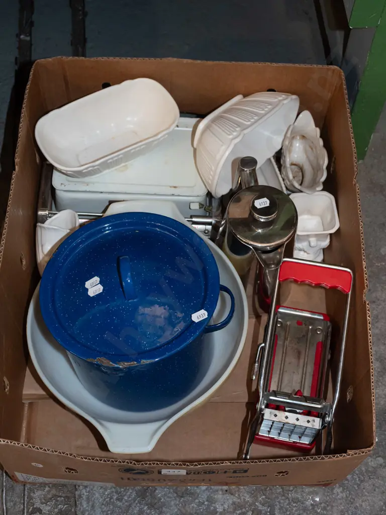 box; potato chip maker, scales, vases etc Image 1++