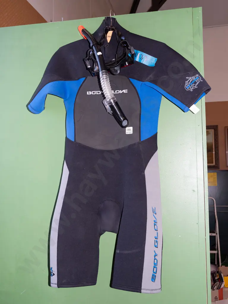 Body Glove spring suit with mask and snorkel - Mens Small Image 1++