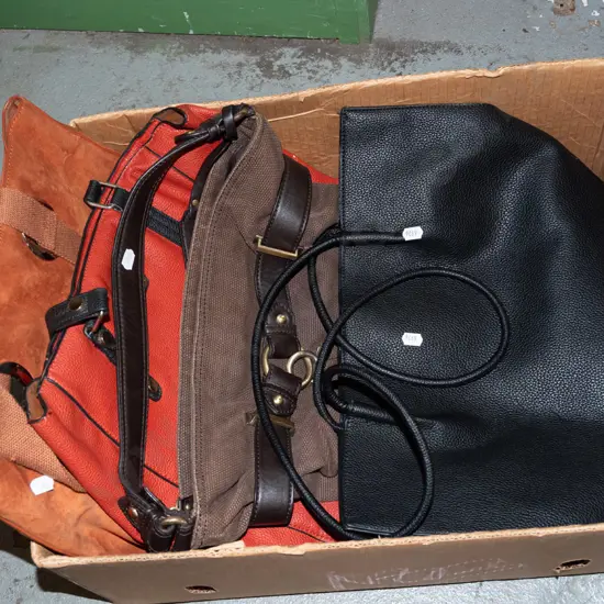 box; 4x as new hand bags