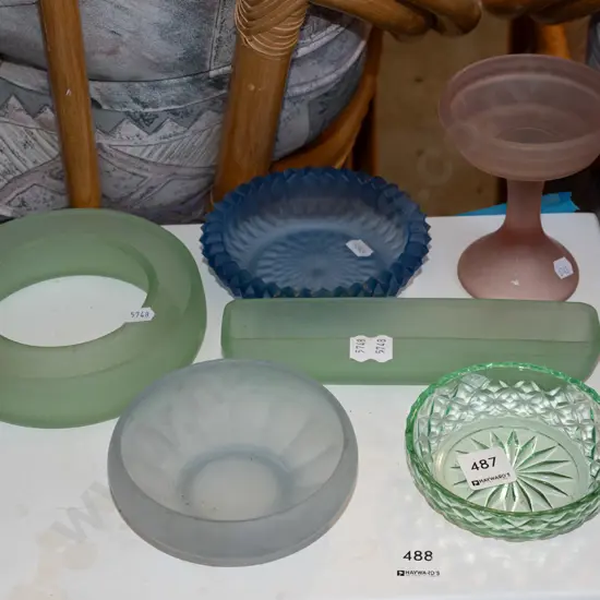 coloured glass vases, 2x bowls