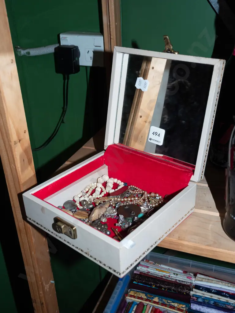 jewellery box and costume jewellery Image 1++