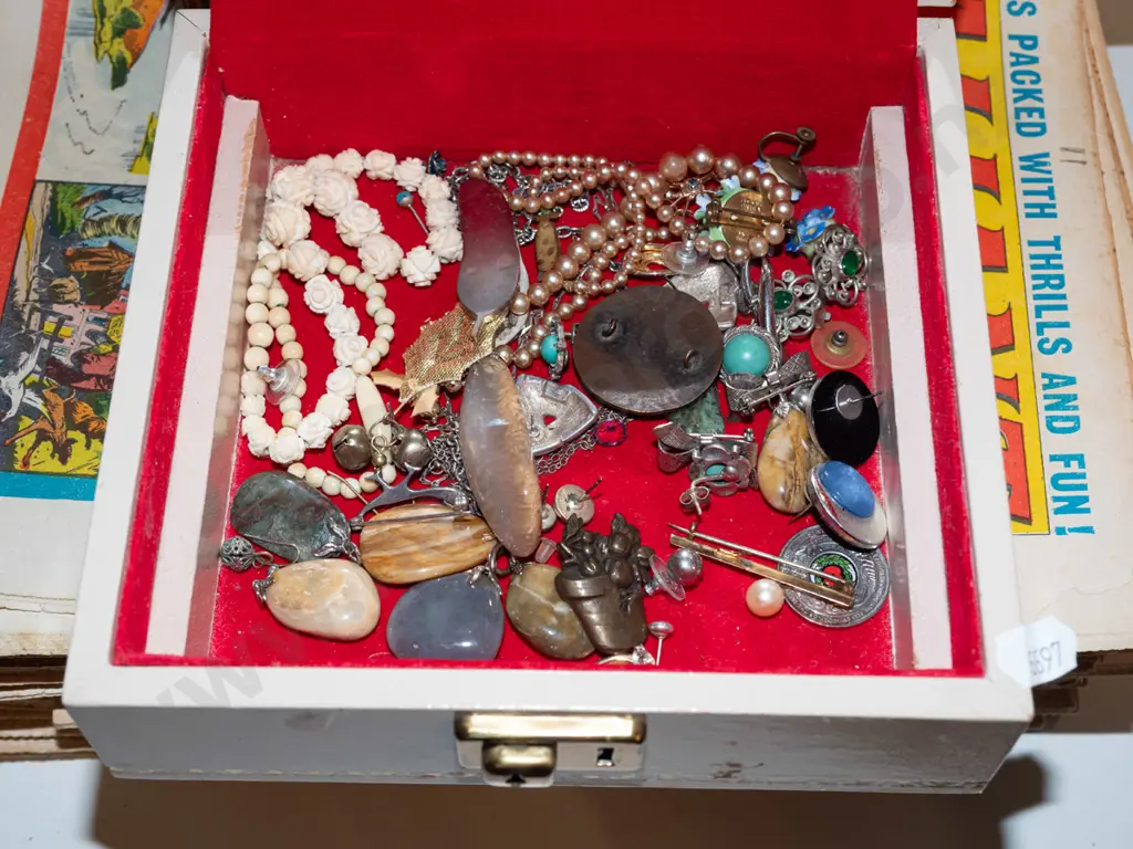 jewellery box and costume jewellery Image 1++