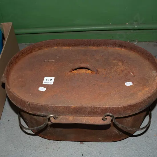 very rusty cast iron dutch oven Diam380