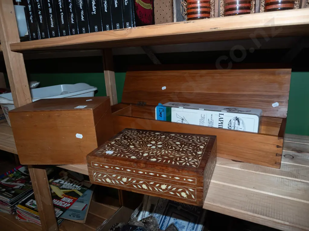 3x hinged wooden boxes, whisky tin Image 1++