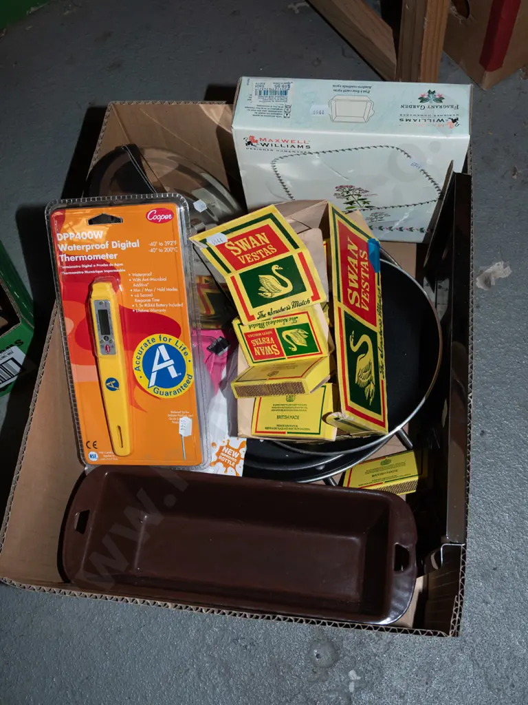 box; matches, waterproof thermometers, baking dishes etc Image 1++