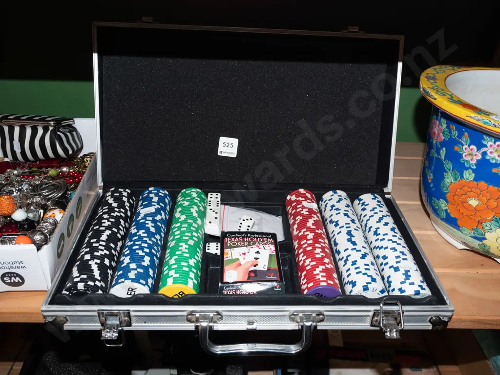 cased Texas Holdem poker set Image 1++