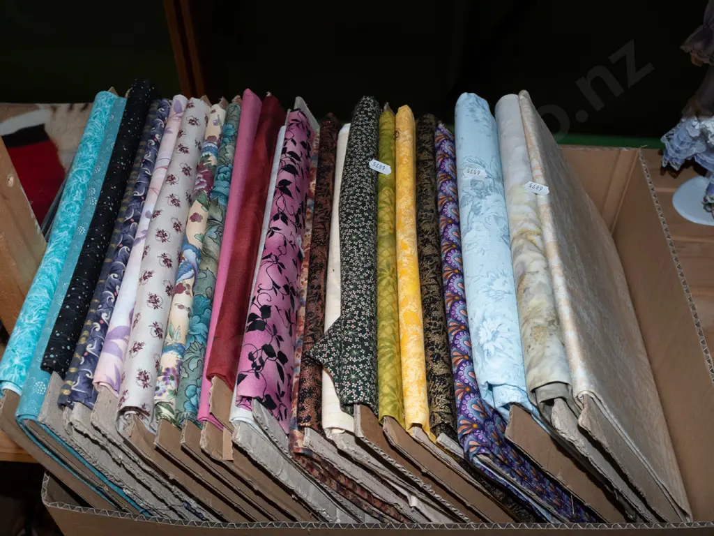 box of fabric pieces Image 1++