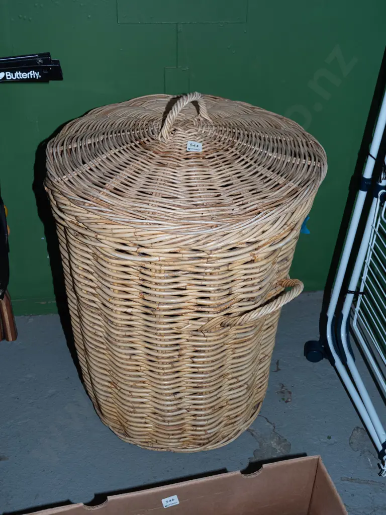 cane laundry hamper H660 Image 1++
