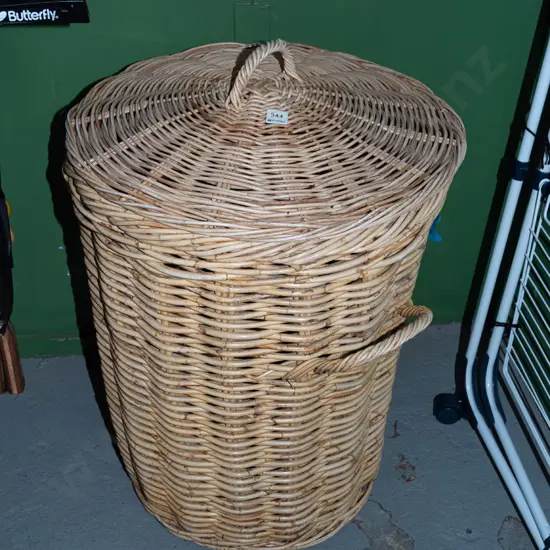 cane laundry hamper H660