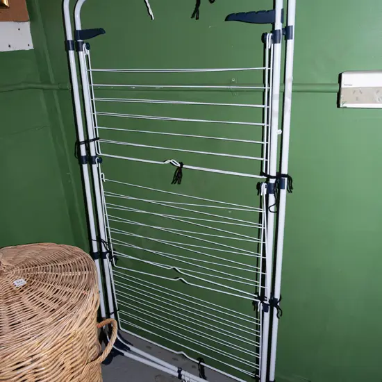 clothes airing rack