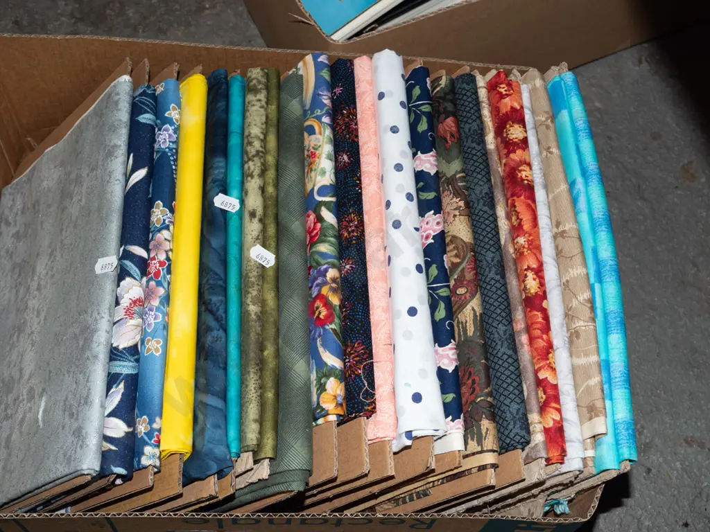 box of fabric pieces Image 1++