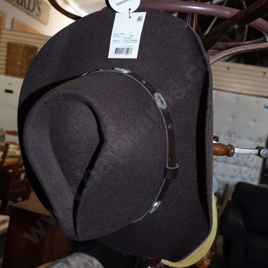 adjustable fit felt hat