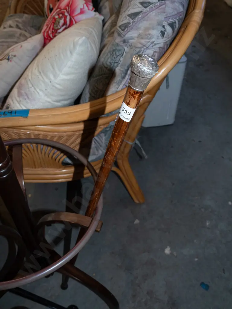 walking stick with battered sterling silver top Image 1++