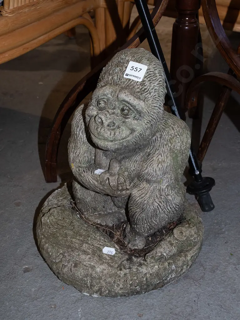 concrete garden ornament - gorilla H320 Image 1++