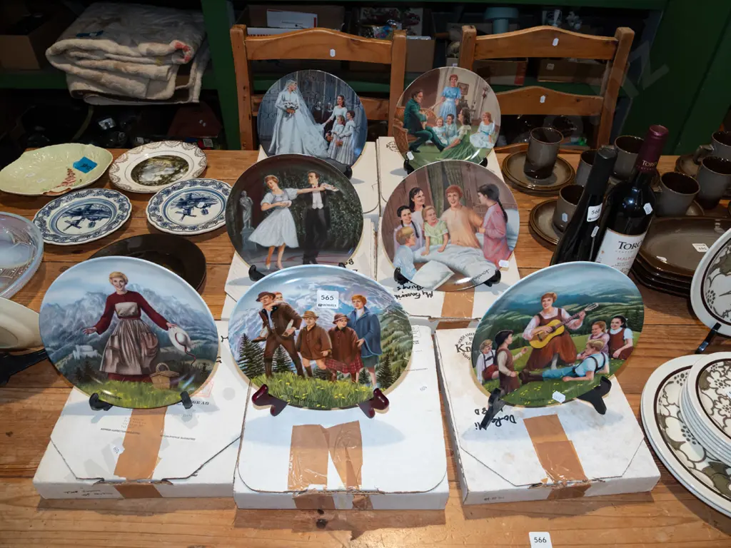 7x Knowles Sound of Music cabinet plates Image 1++
