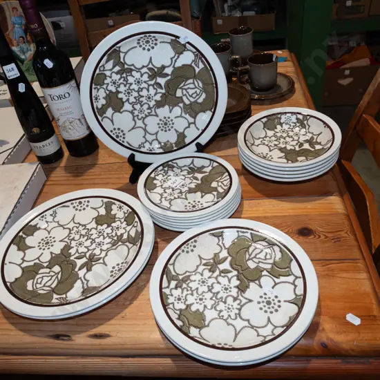 Crown Lynn Savannah plates and bowls