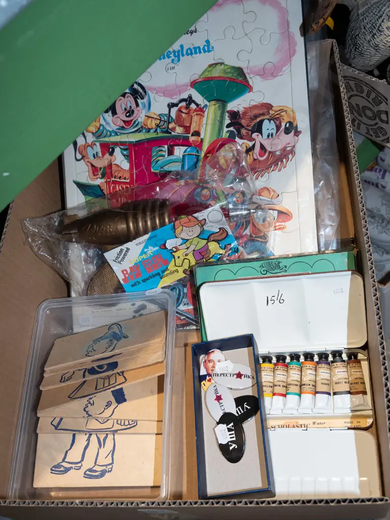 box; puzzles, paints, badges etc Image 1++