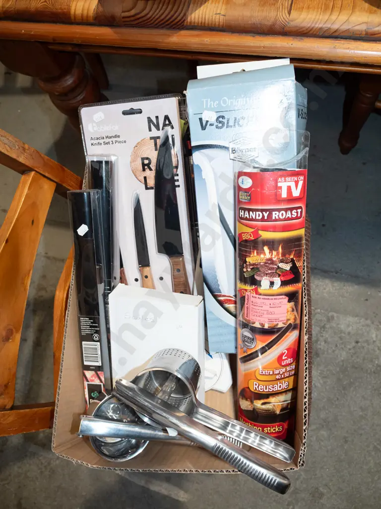 box; hand held squeezers, scales, bbq hot sheets etc Image 1++