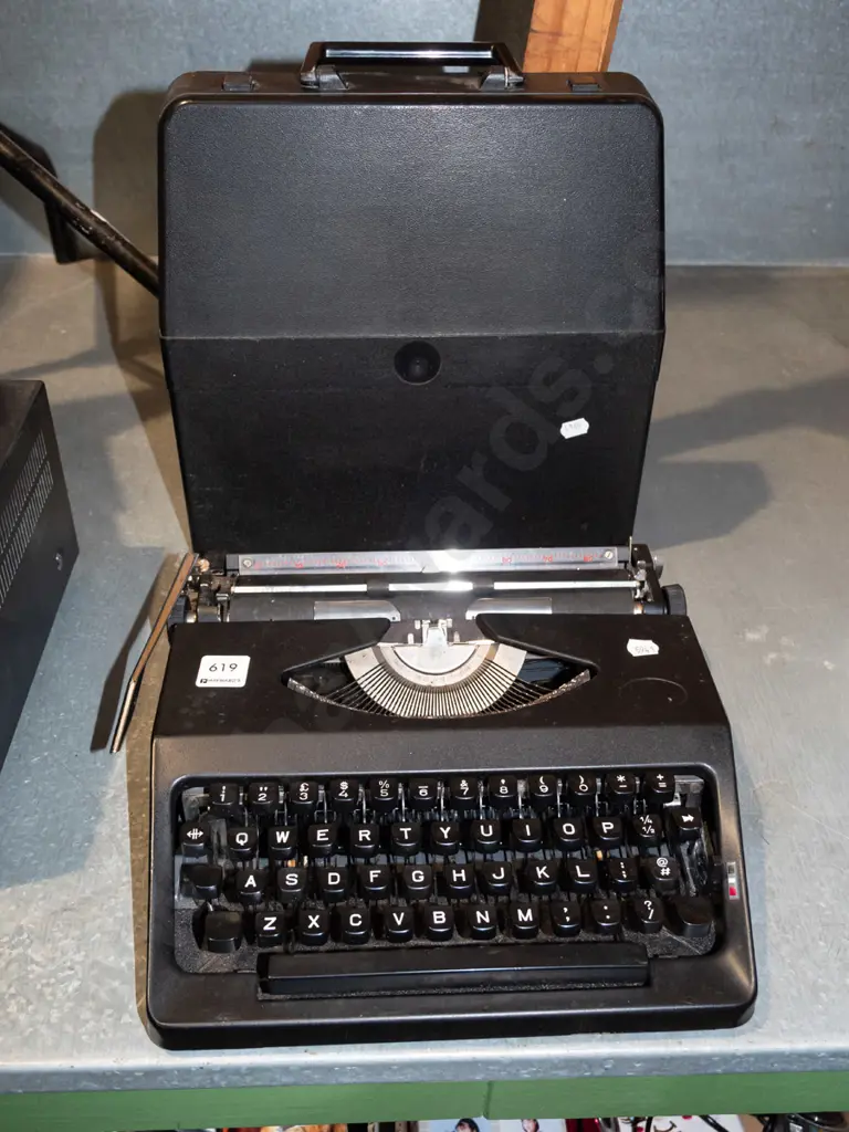 small black portable typewriter Image 1++