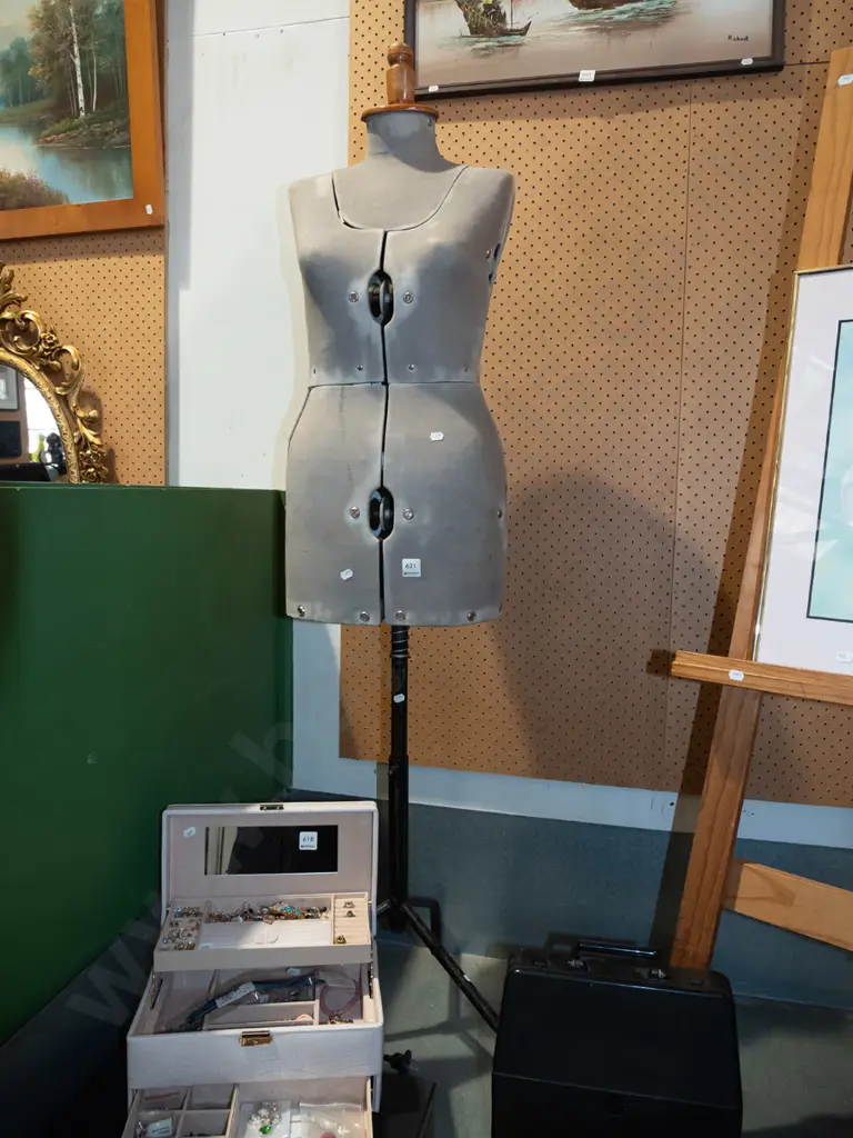 vintage dressmaker's form on stand H1540 Image 1++