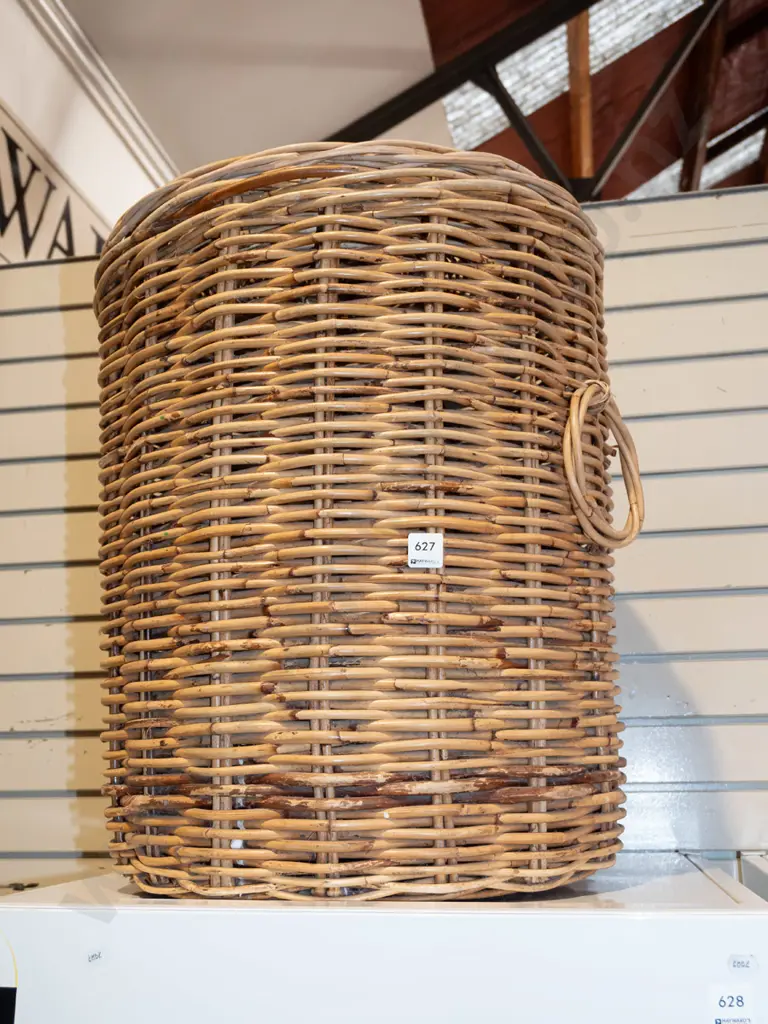 cane lidded laundry hamper H600 Image 1++