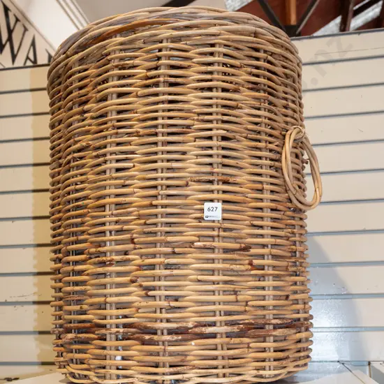 cane lidded laundry hamper H600