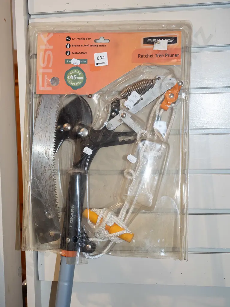 Fiskar pole pruner Image 1++