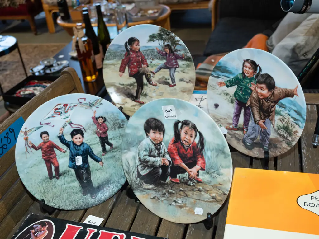 4x Chinese children cabinet plates Image 1++